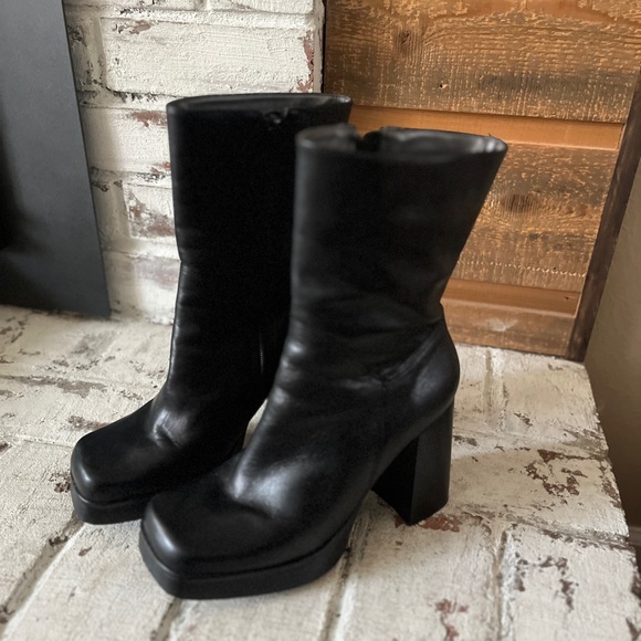Vintage Candies - chunky platform boots Black Women's size 7 - Picture 1 of 7